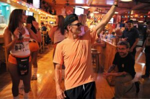 Tom Brady announces retirement at Hooters